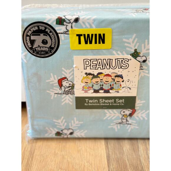 Snoopy Snowflake Sheet Set TWIN - Picture 1 of 3